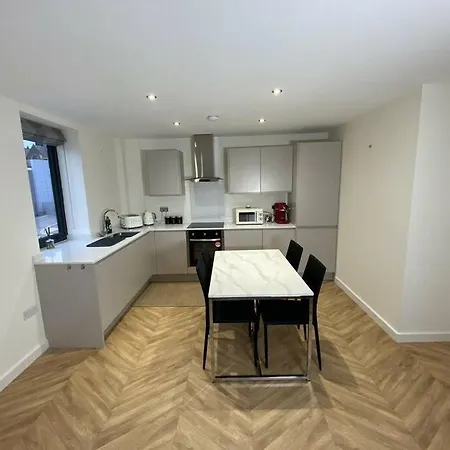 ☆ Igloo Cityhills Central Retreat + Free Parking ☆ *